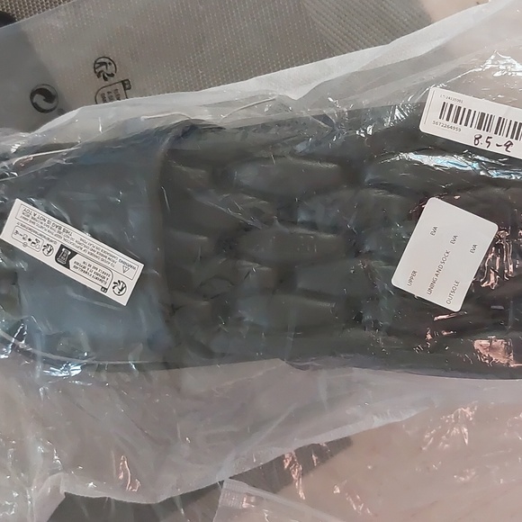 Shower slides sz 8.5-9 - Picture 8 of 16